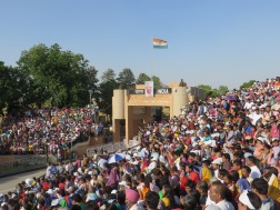 Thousands come every day to watch the border between India and Pakistan close